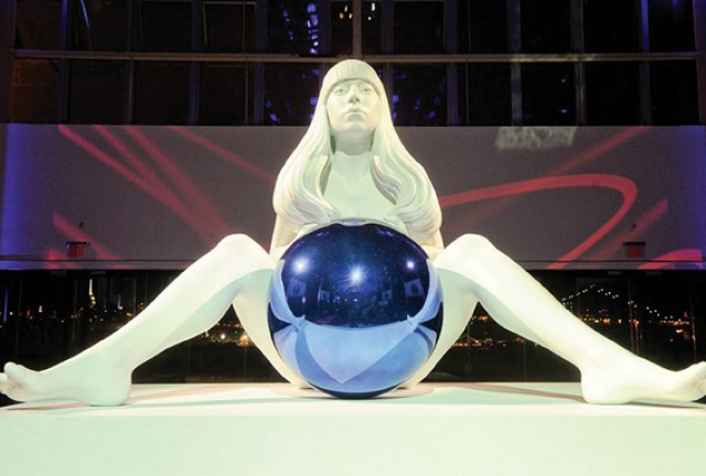 Gazing Ball của Jeff Koons... vỡ có chủ ý?